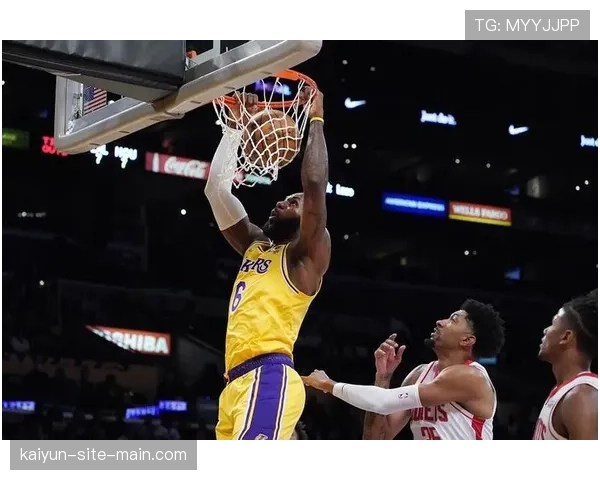 伊拉克队哈米德·阿里头球攻门 险些绝杀比赛