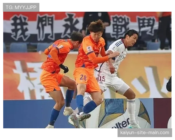 山东泰山刘洋边路助攻 阿尔瓦罗搭档高准翼稳固防线